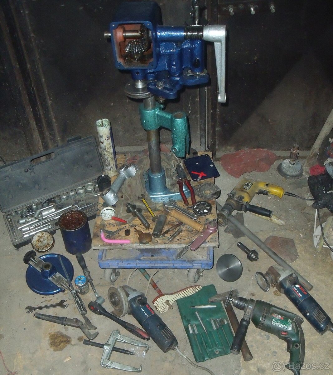 Zavíračka uzávěr konzerv s odřezávačkou. Nářezový stroj - 3