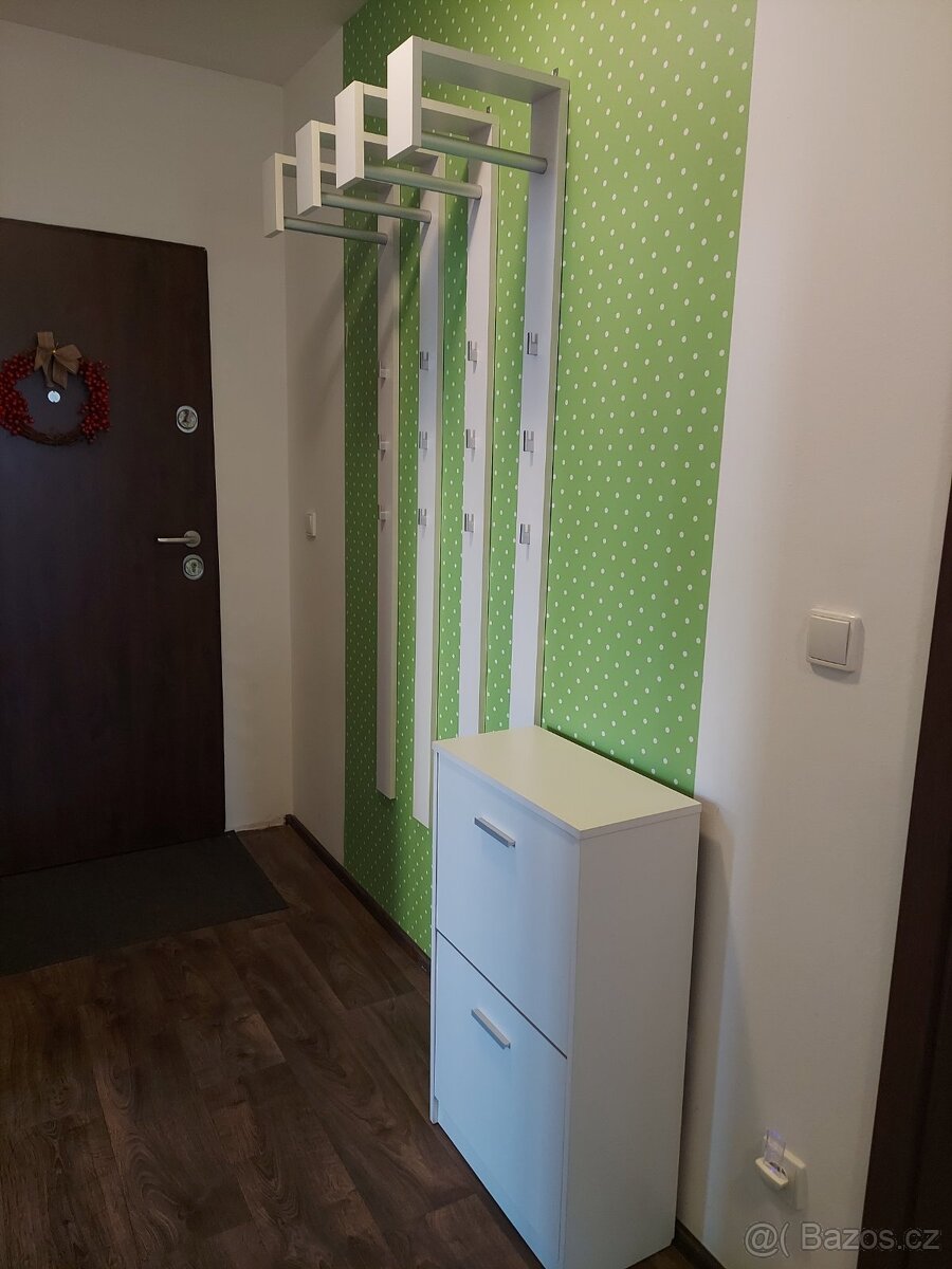 Věšák - 3