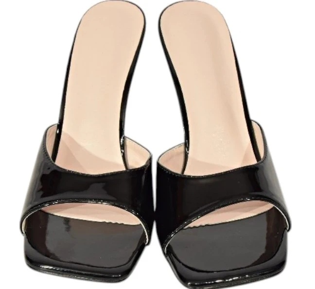 Elegantní černé lakované pantofle - 3