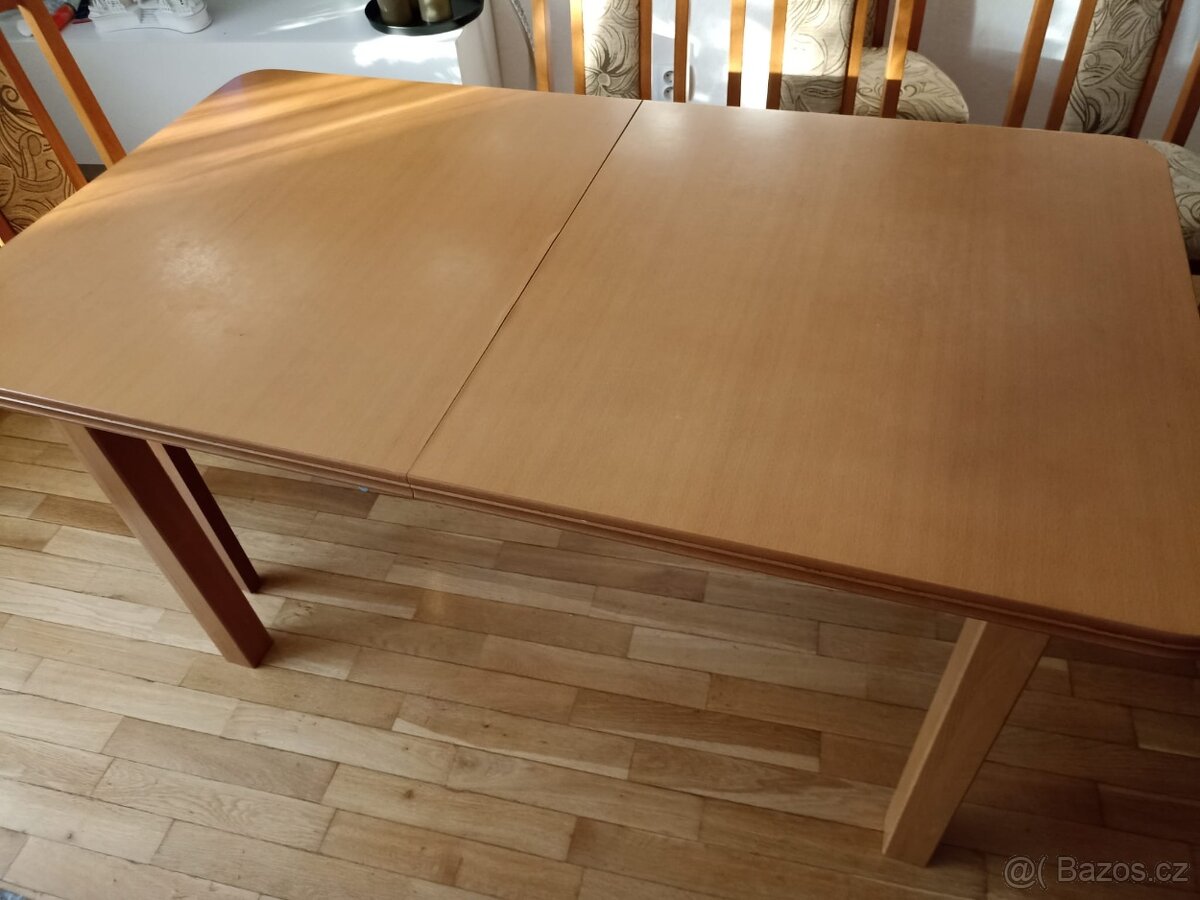 Jídelní stůl včetně židlí - 3