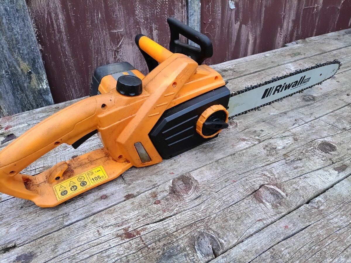 Elektrická pila Riwall - 3