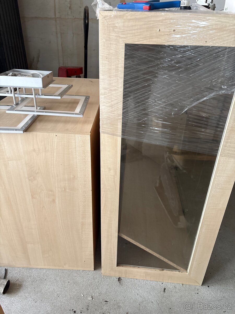 Skříň výkladní se světlem - 3