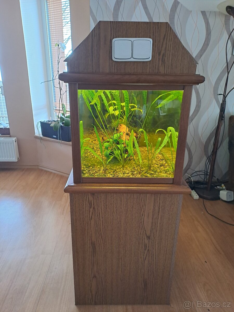 Skříň včetně akvária - 3