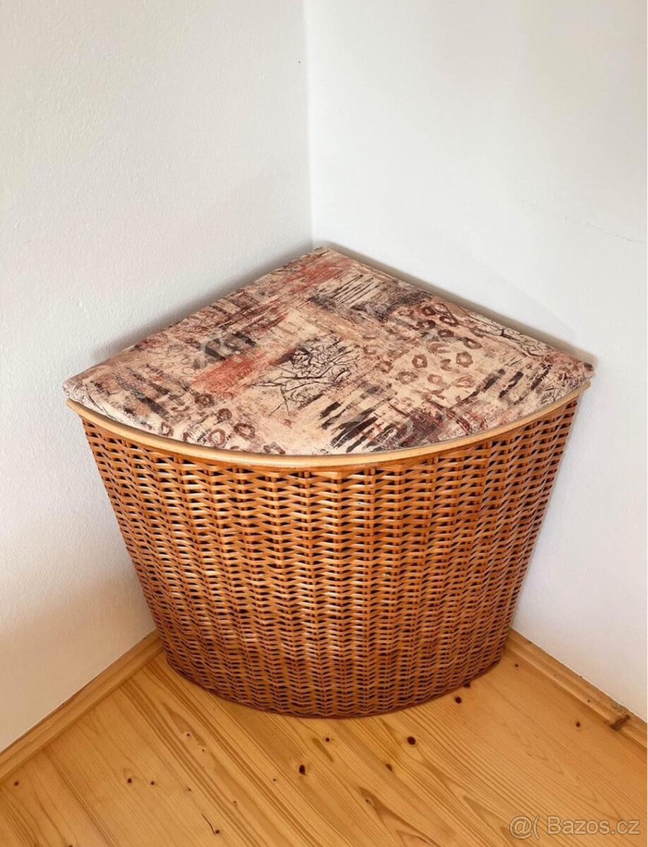 Rohový ratanový koš - 3