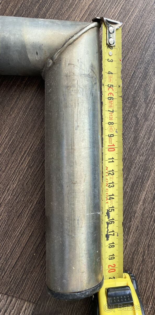 Držák na zeď - 90/20 - 3