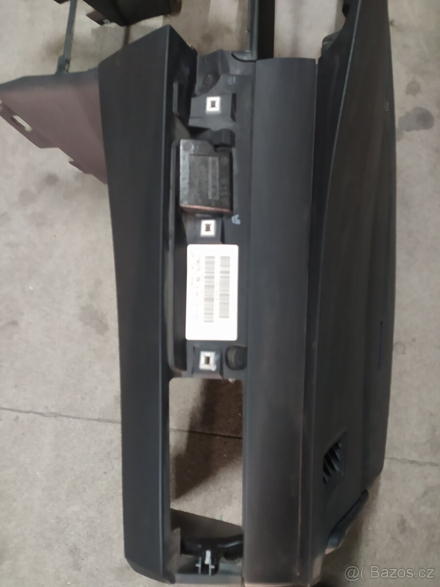 BMW E60/E61 palubní deska z 535d 200kw - 3