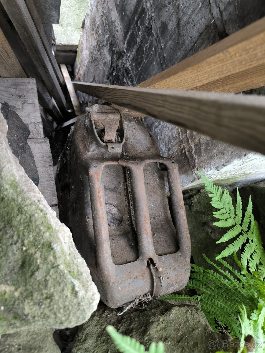 Kanystr vojenský - 3