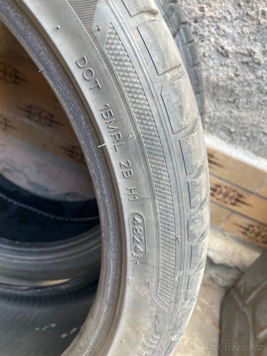 Pneu 225/40 r18 - 3
