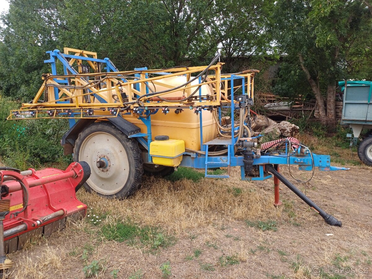 Polní postřikovač AKP 2500 - 3