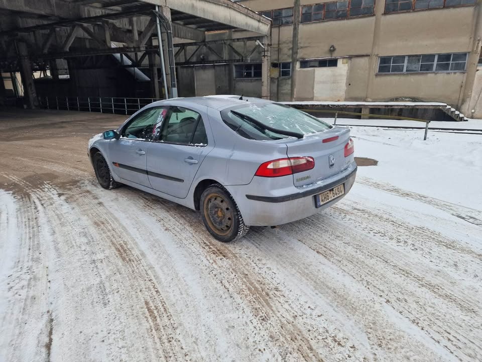 Renault Laguna. 1.9 nafta - 3