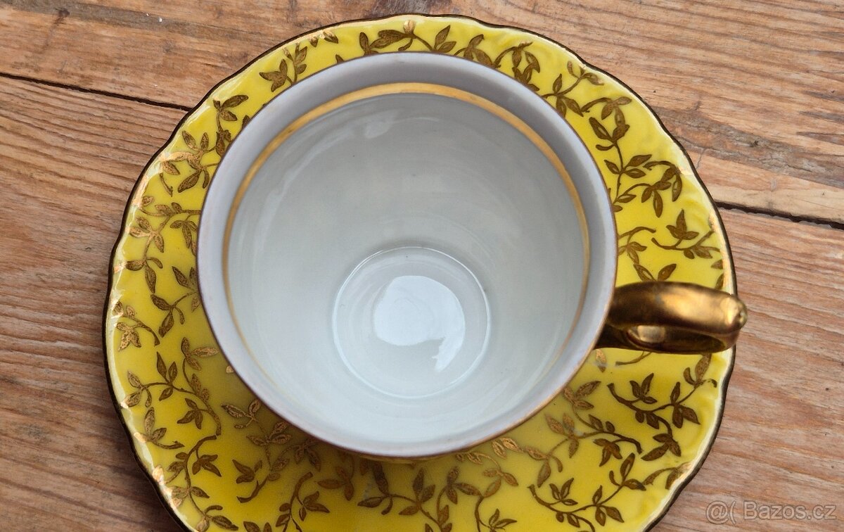 Krásný porcelánový hrníček, průměr 6 cm,výška  5 cm - 3