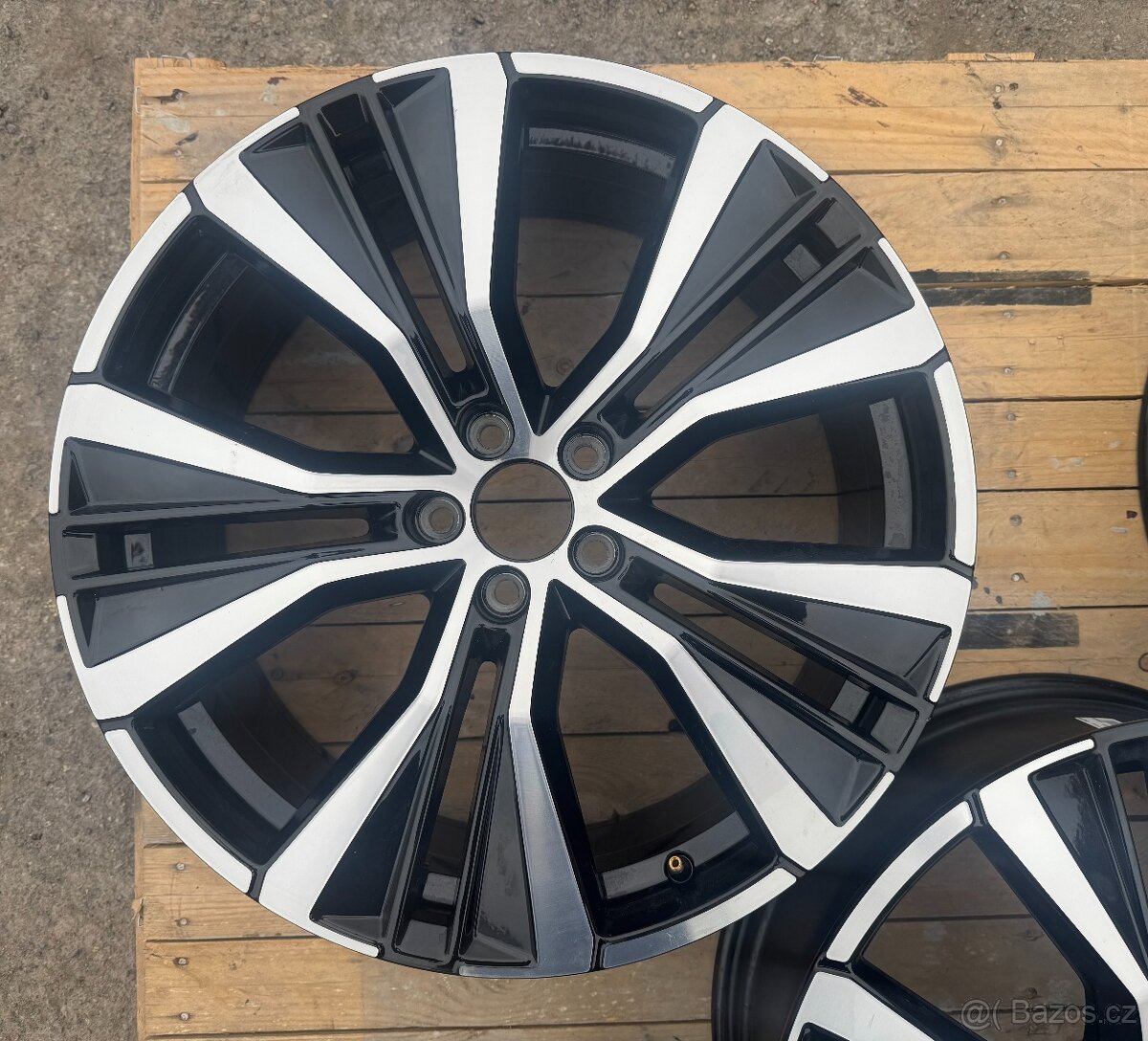 Originál ALU disk Volvo 20¨ sada č.8567 - 3