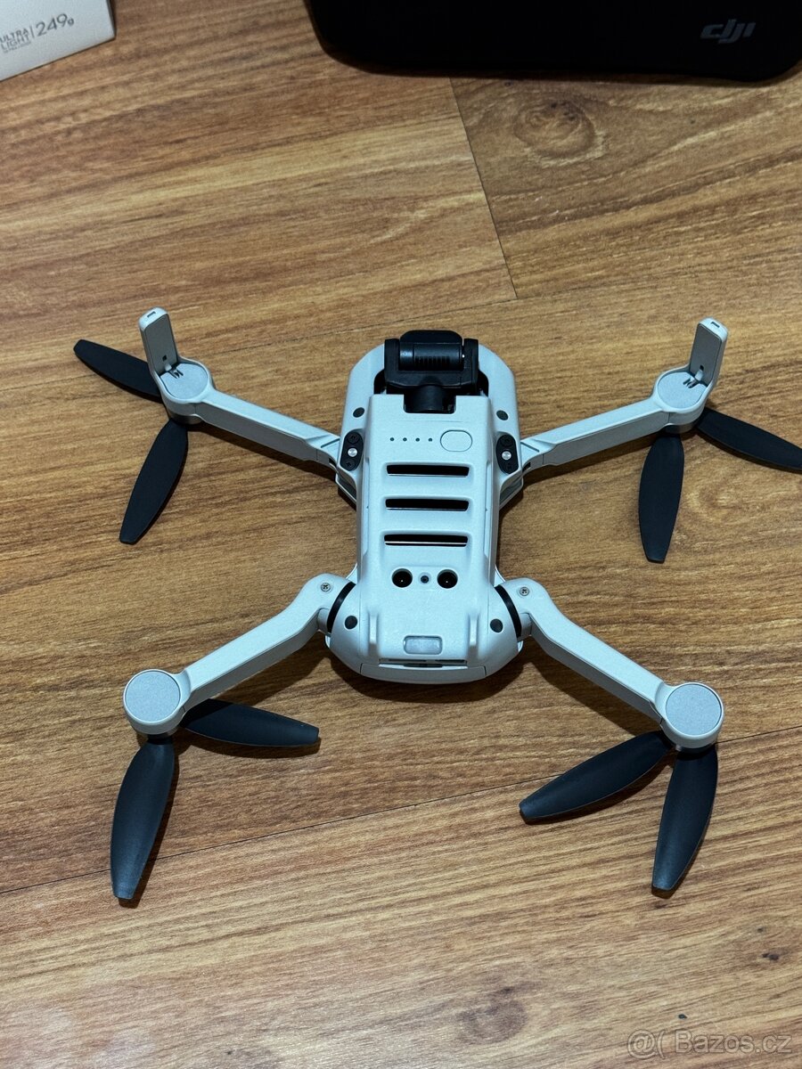 Dron DJI Mini 2 Fly More Combo - 3