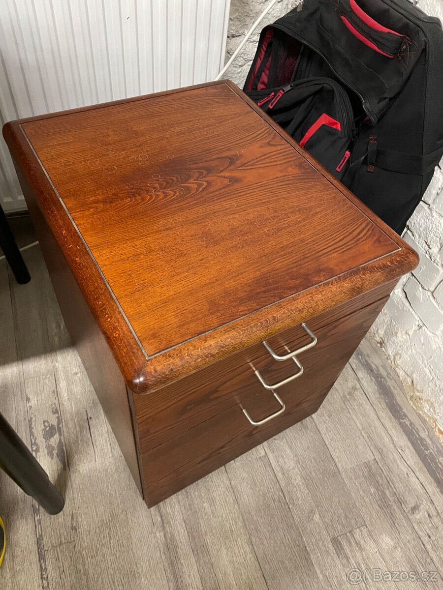 Malá dřevěná komoda se šuplíky - 3