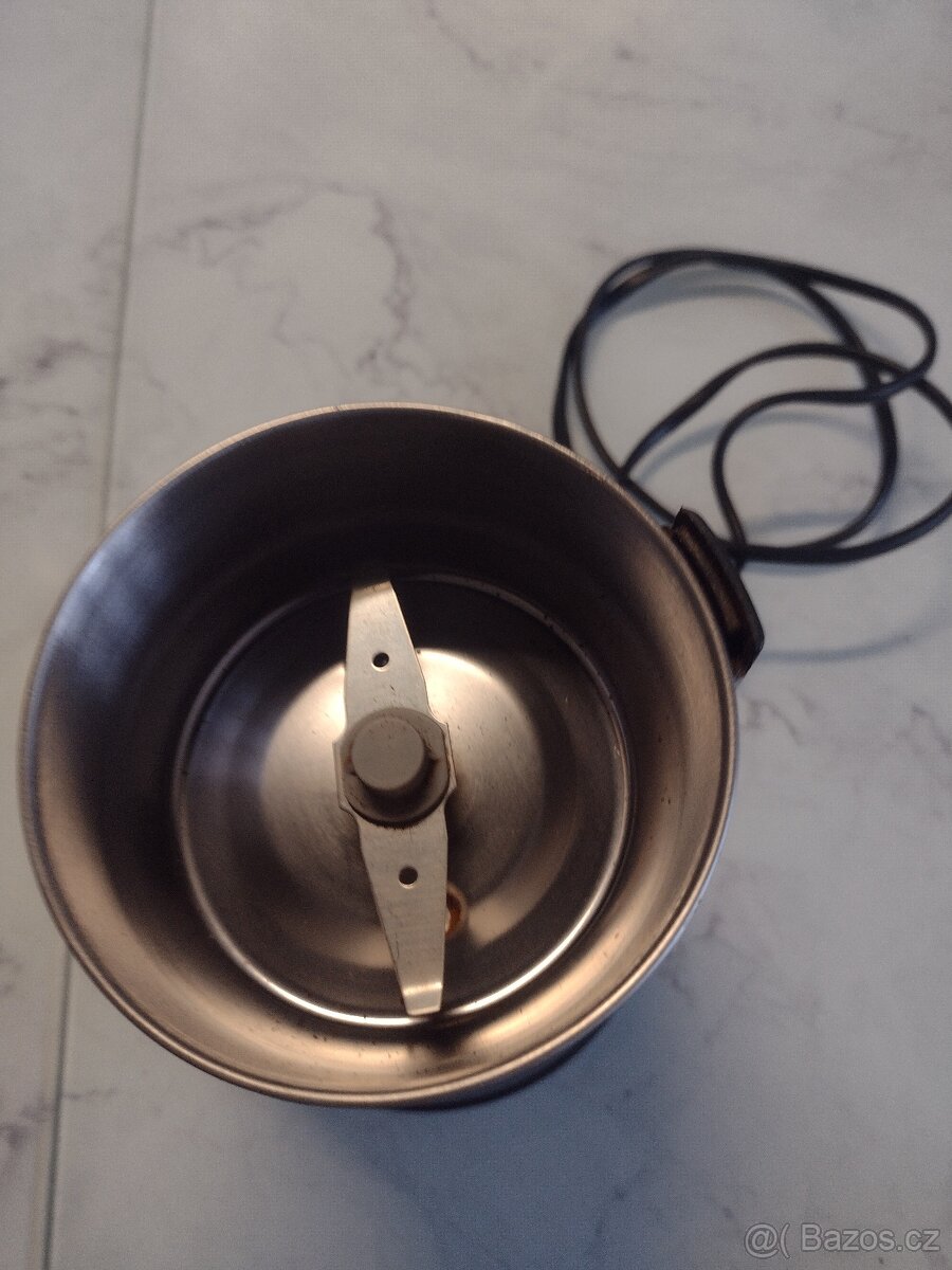 MLÝNEK NA KÁVU - 3