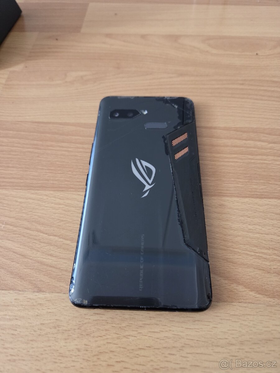 Asus Rog Phone 1 + Desktop dock - 3