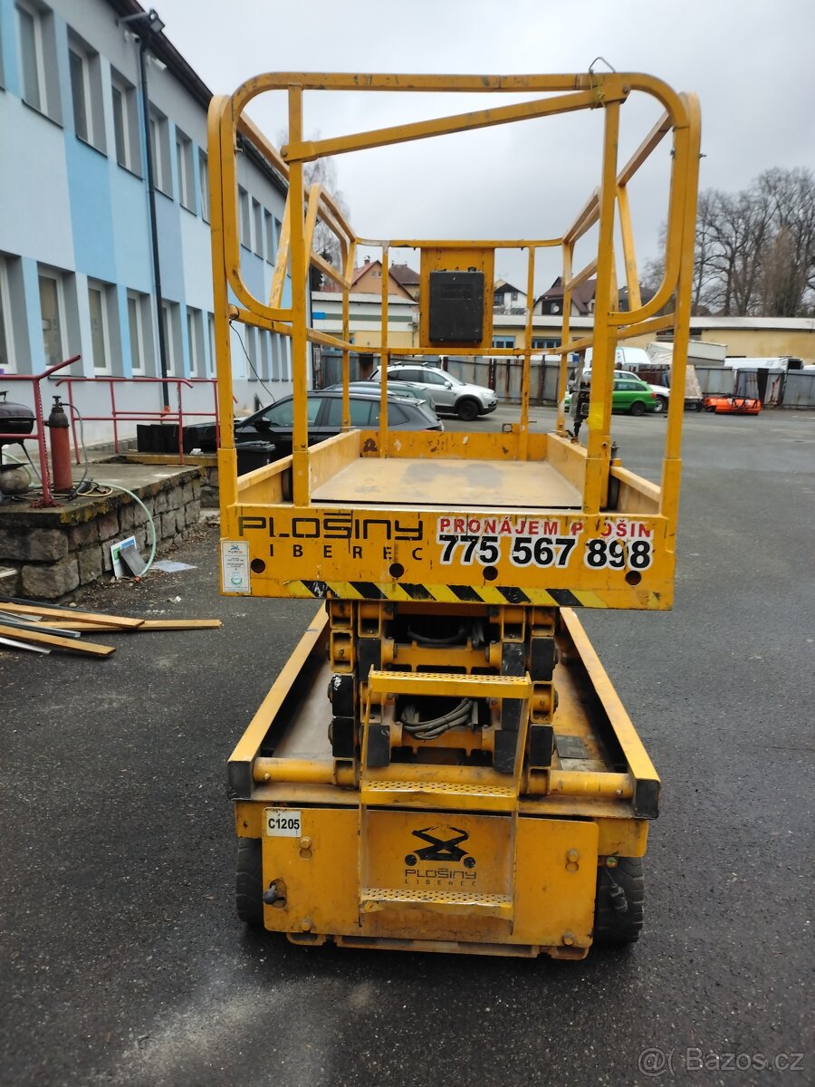 Nůžková pracovní plošina Haulotte Compact 12 - 3