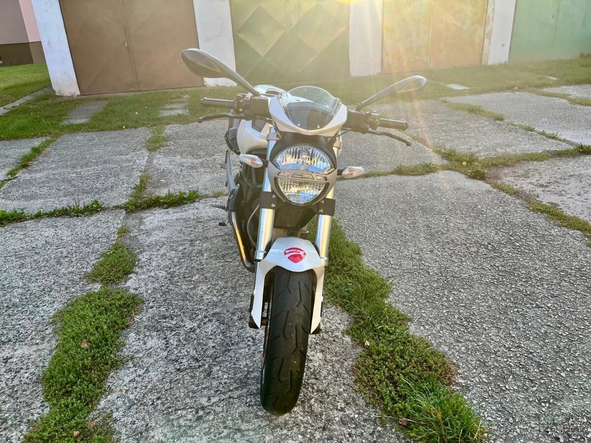 Ducati Monster 696 - 3