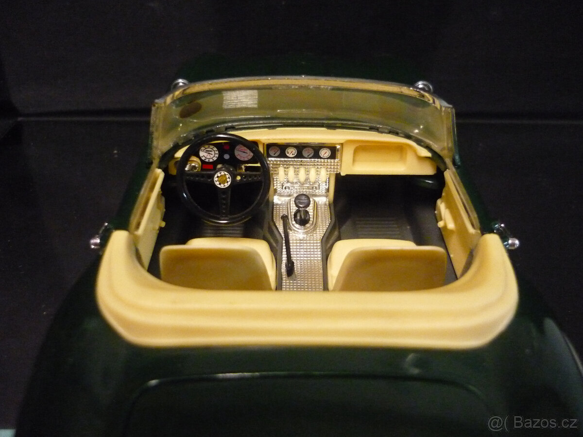 Jaguar E Type Cabriolet zelený Bburago 1/18 - 3