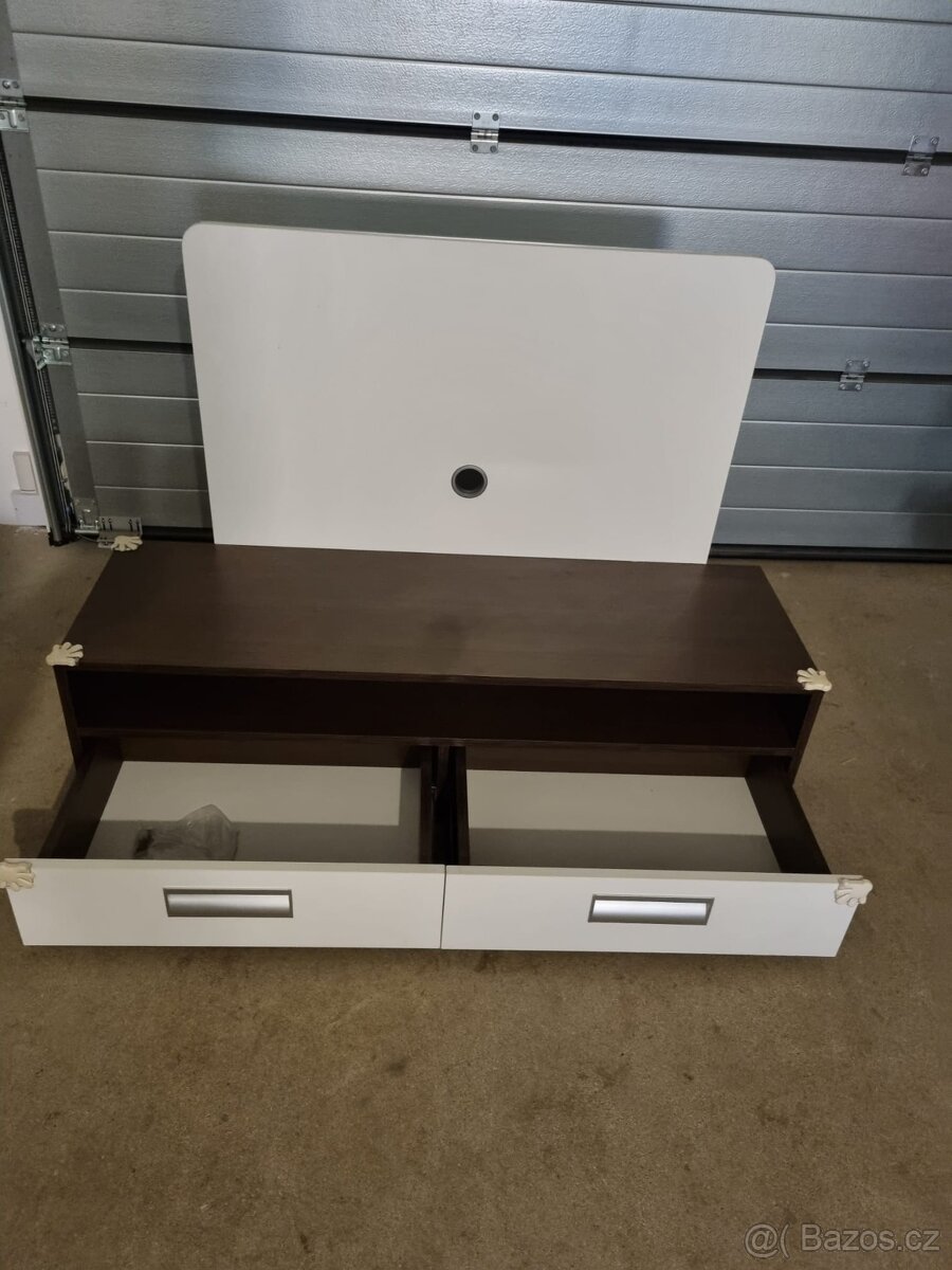Prodám konferenční stolek a stolek pod TV - 3