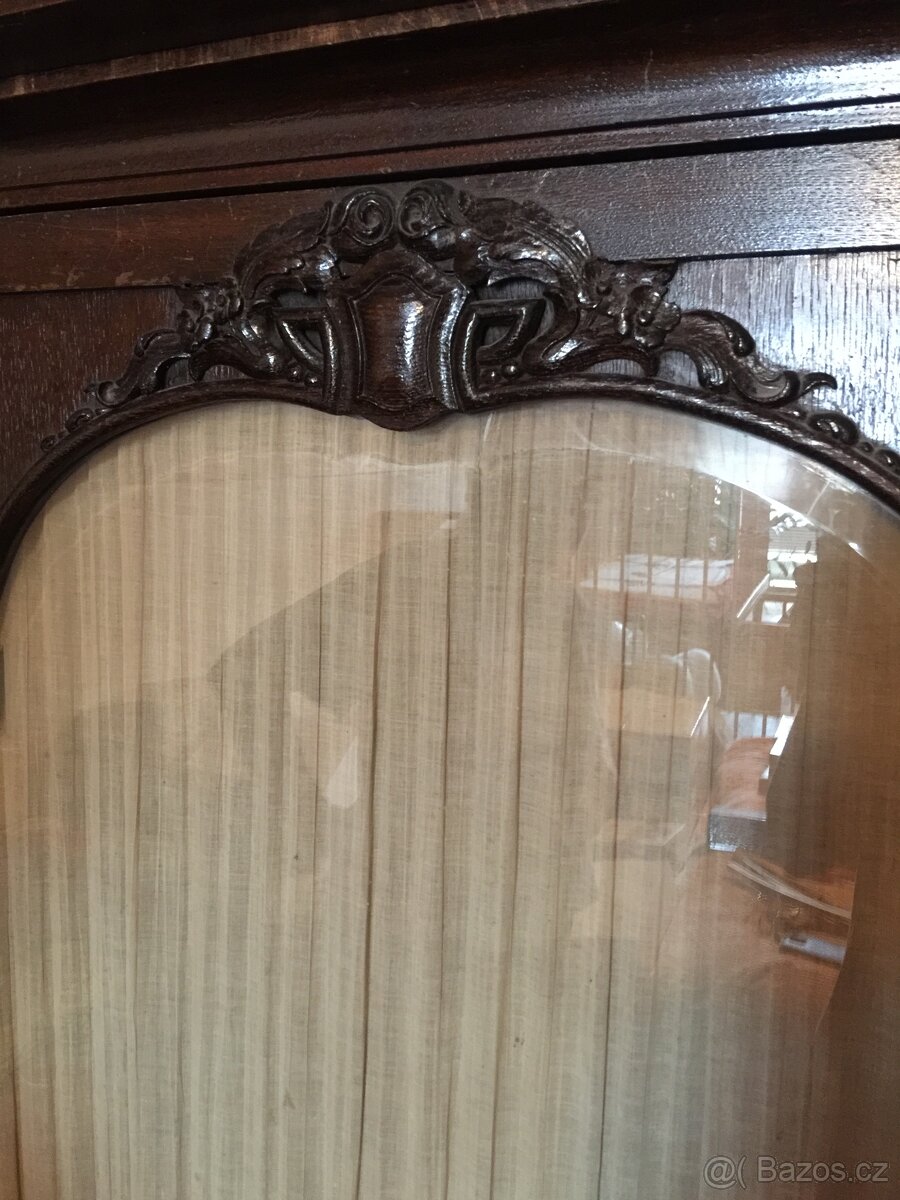 Prodáme starožitnou dubovou 3-dílnou skříň - 3