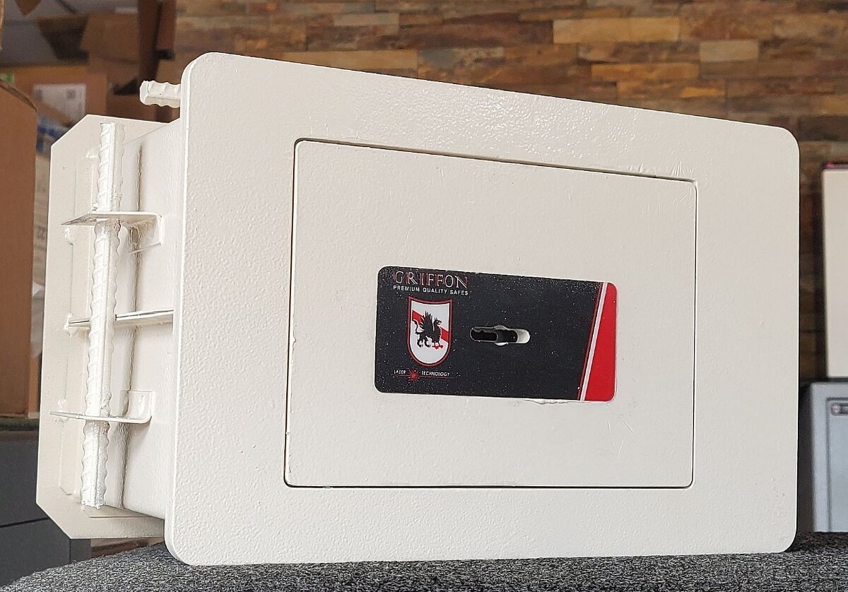 Stěnový sejf - trezor / nepožitý k zazdění - 3