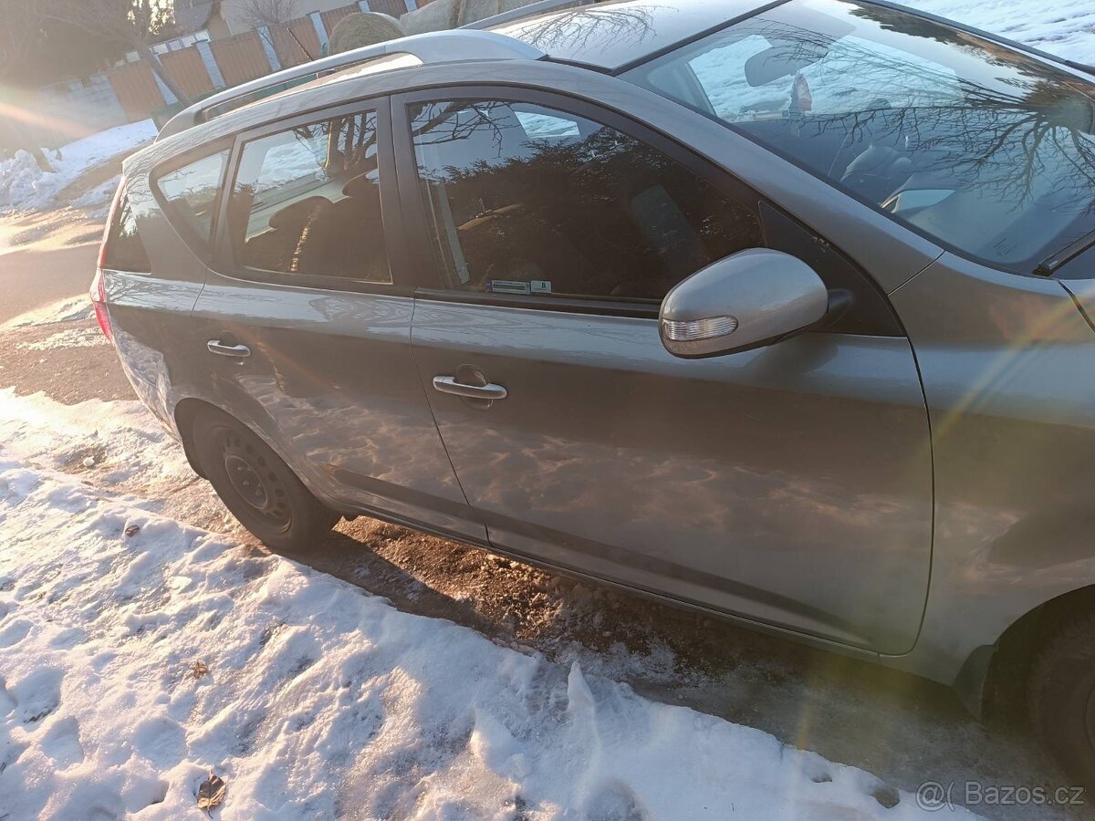 Kia Ceed 2010, 1.6 benzin - 3