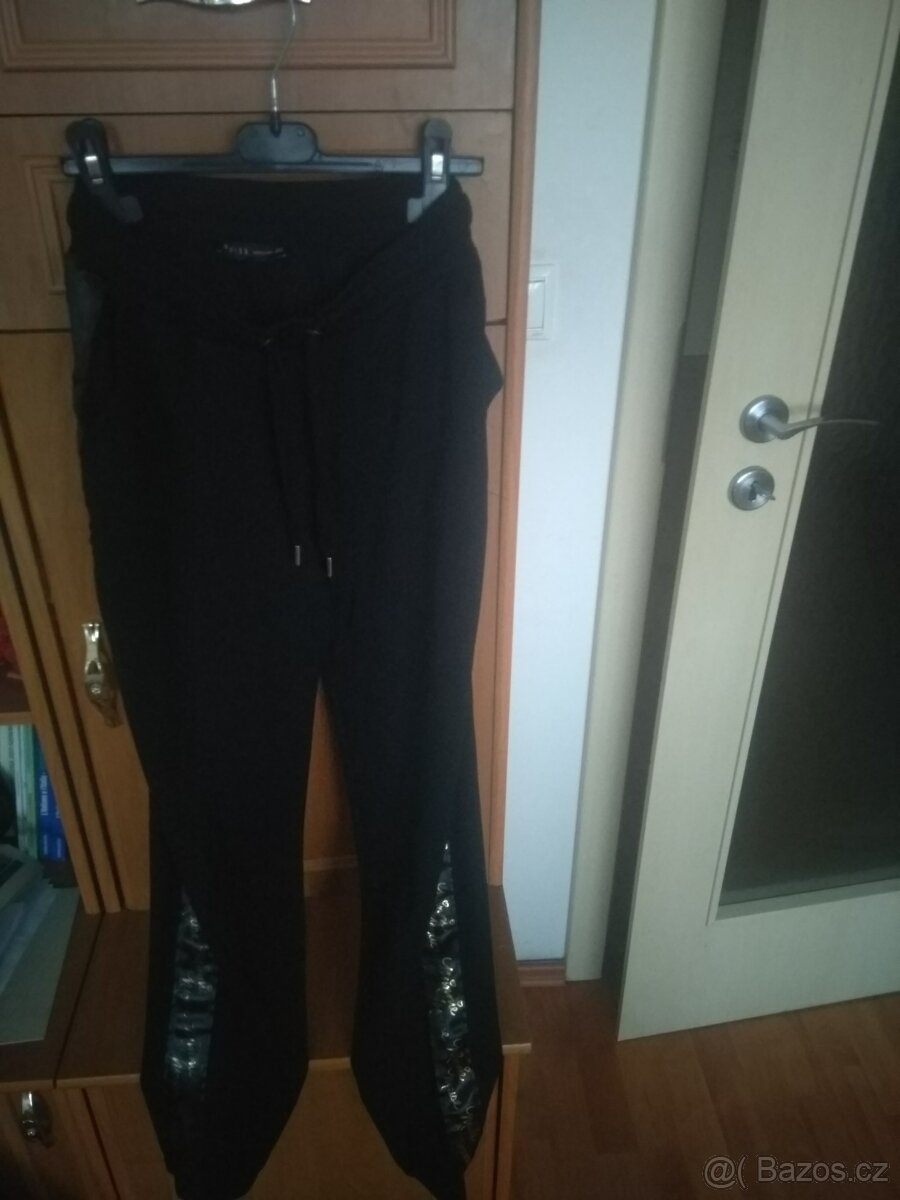 Tepláky černé Minie Mouse velikost xxs - 3