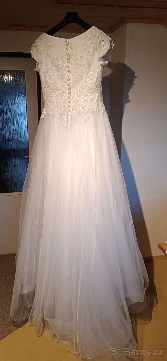 Krajkové svatební šaty - 3