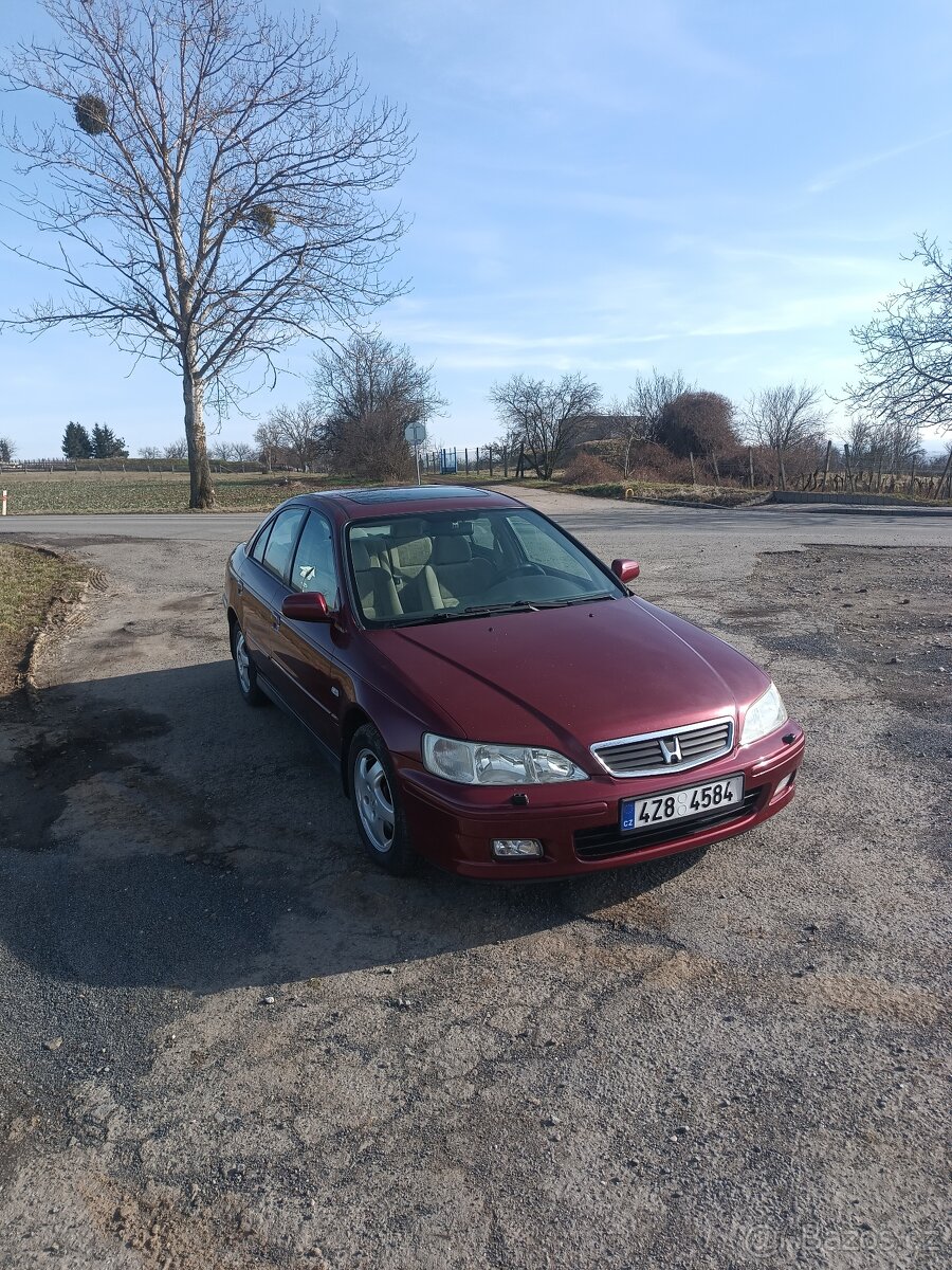 Honda Accord sedan - 3