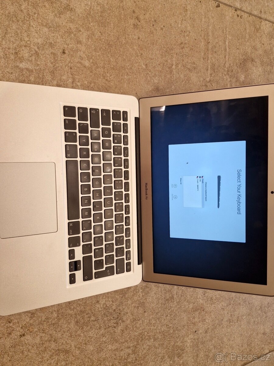 Prodám Apple MacBook Air A1466 - 3