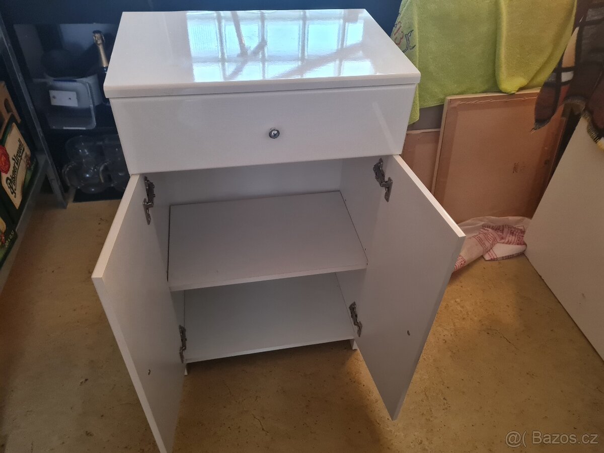 Skříňka - 3