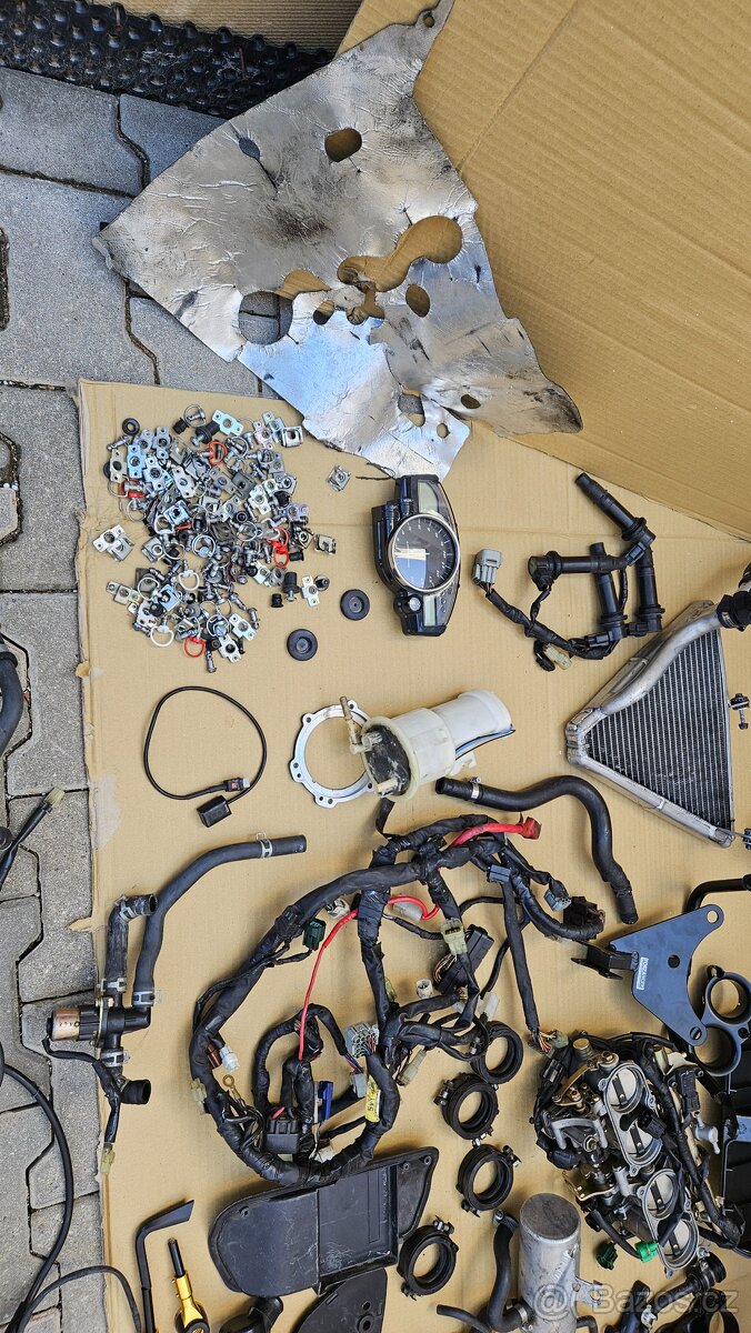 Náhradní díly Yamahu R1 04-06 - 3