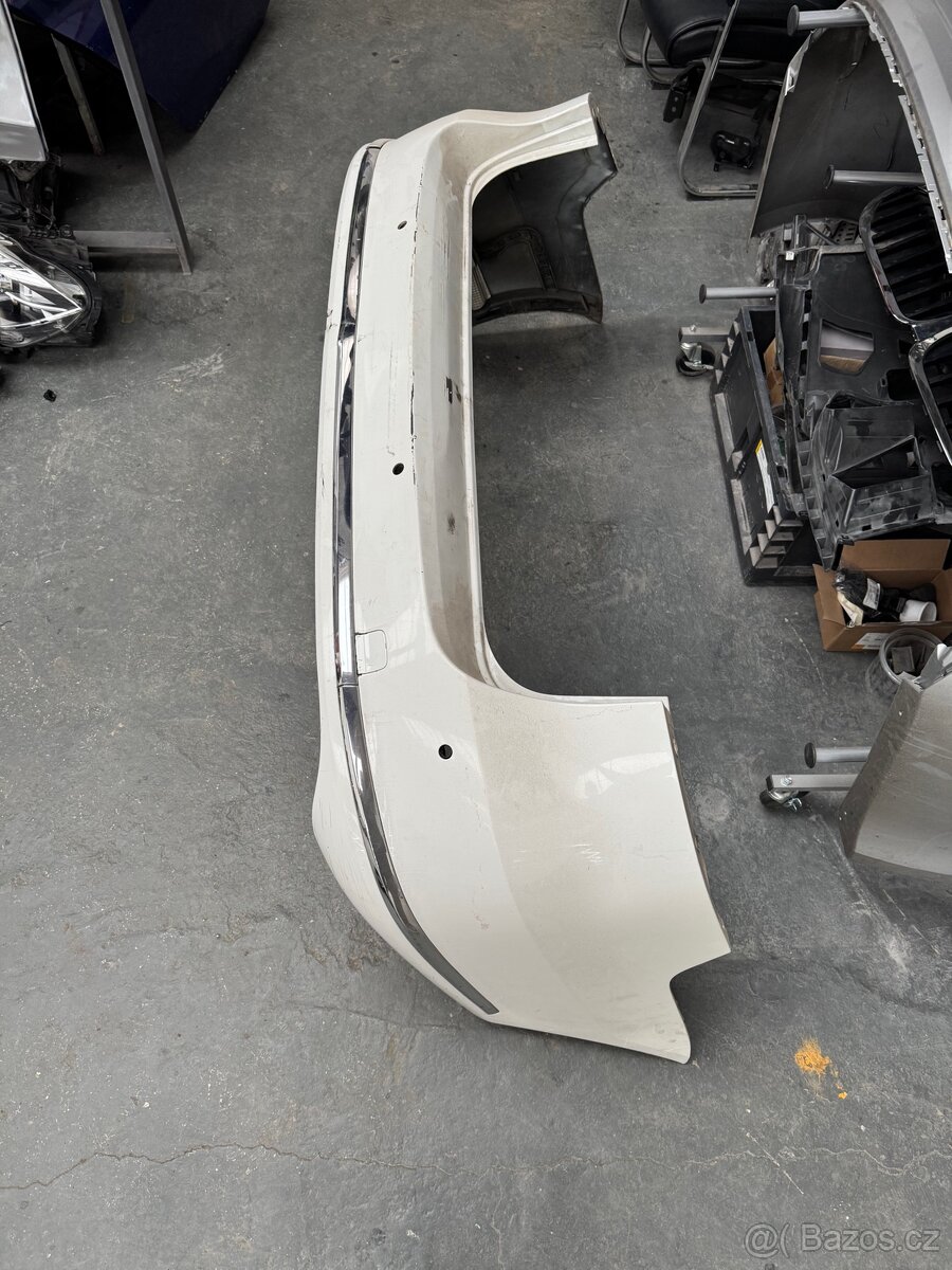 Prodám zadní nárazník VW Passat b7 kombi - 3