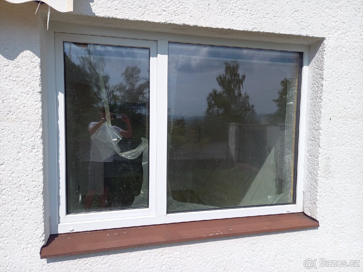 2x plastové okno (žaluzie + moskytiery) cena za jedno okno - 3