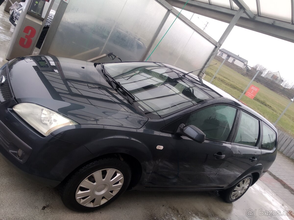FORD FOCUS 1.4 benzín 2007 - 3
