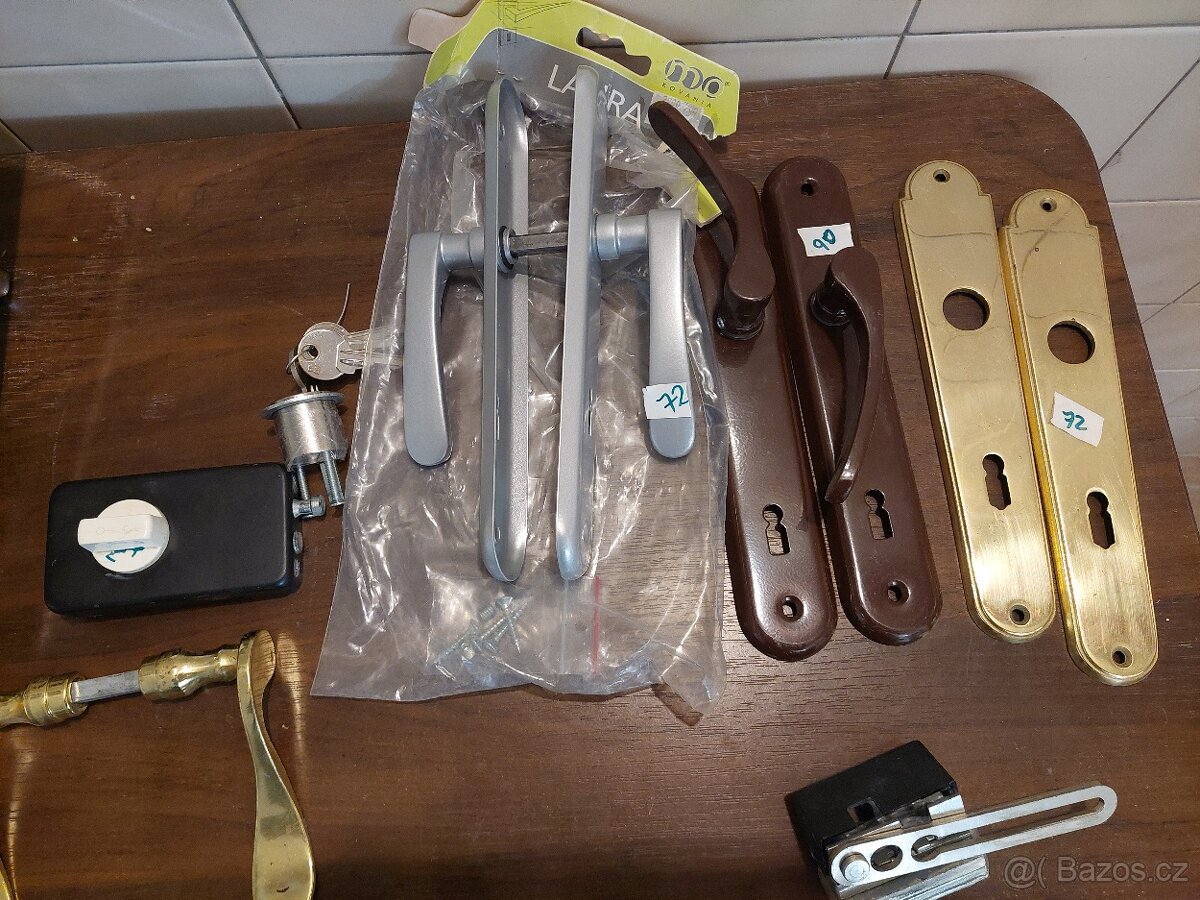 Prodám různé kování, kliky,zámky ap. - 3