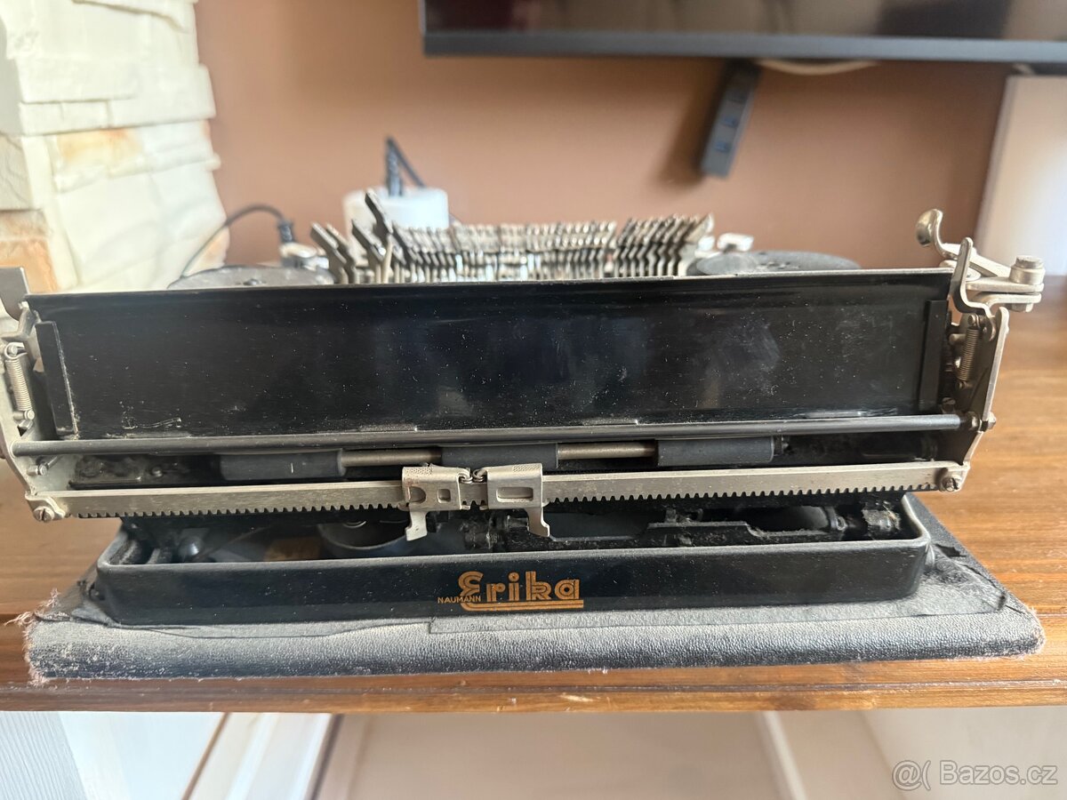 Starý psací stroj - 3