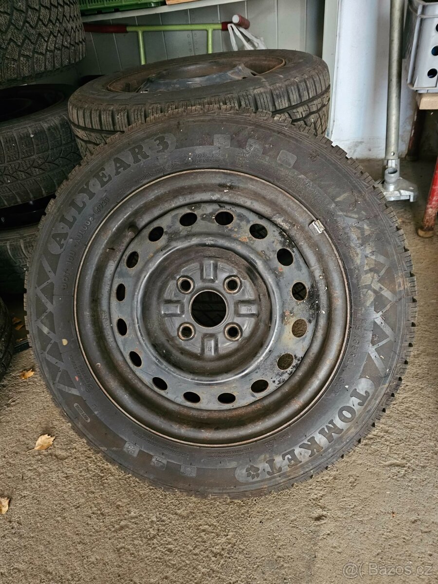 prodám dvě sady pneu s disky - 3