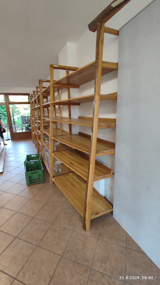 Dřevěny regál - 3