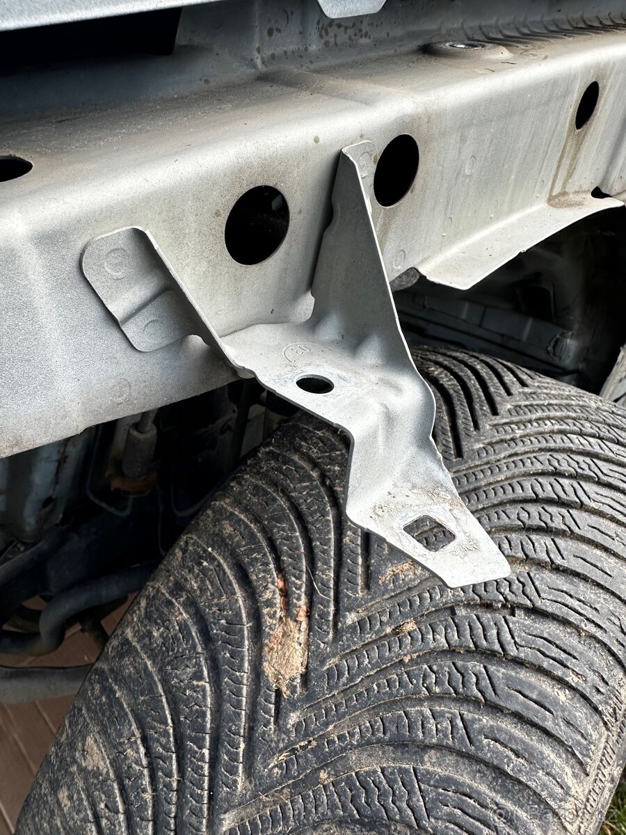 Plastový držák BMW E90 - 3