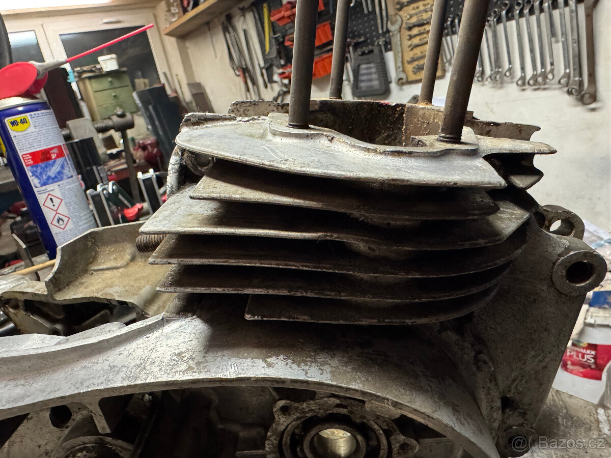 Jawa Čz 175/356 - párové kartery, válec, klika - 3