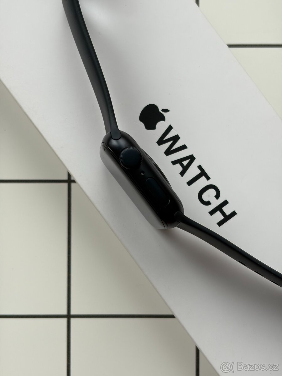 Apple Watch SE (2024) – 40 mm - 3