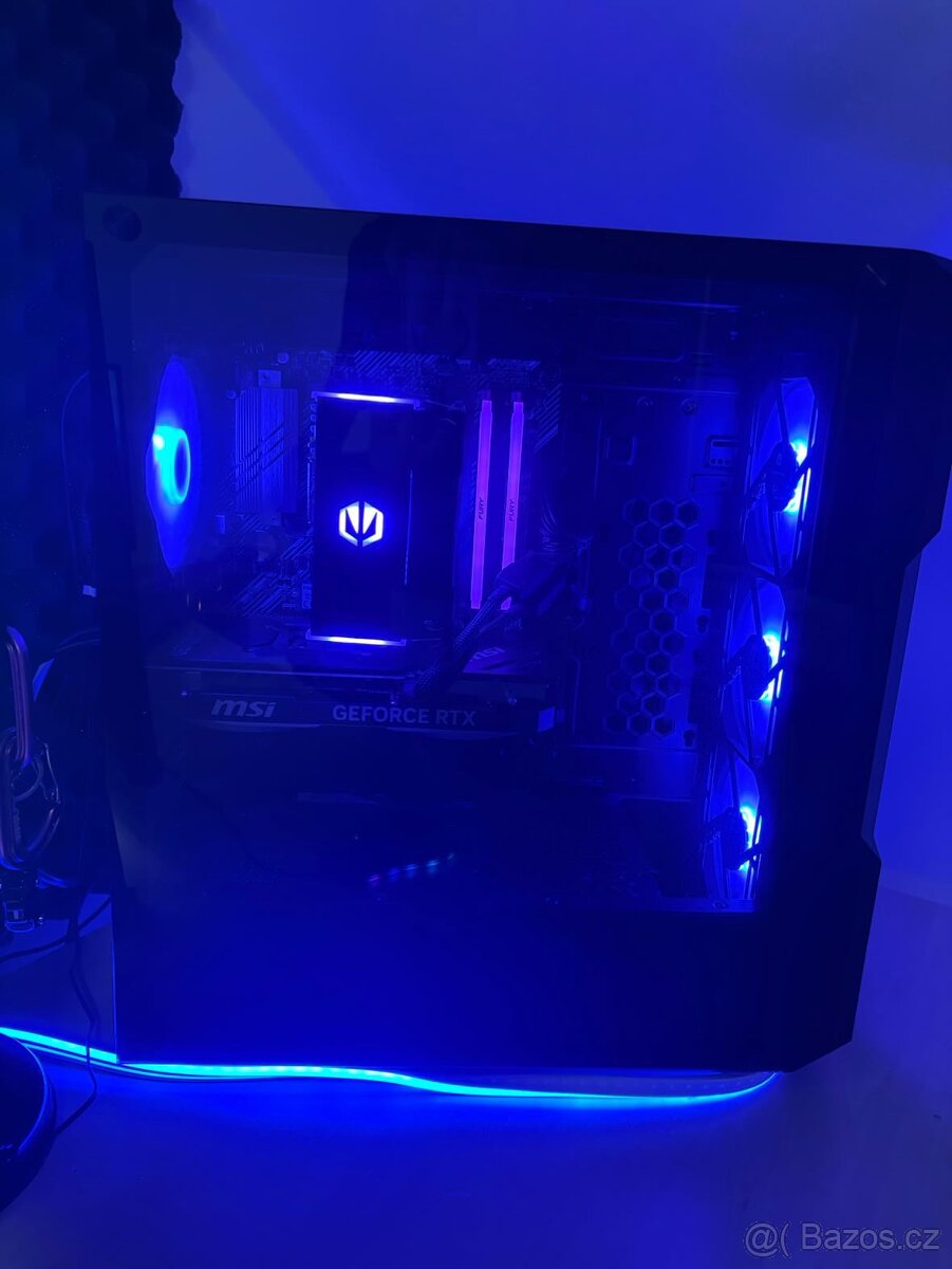 Herní PC s Monitorem - 3