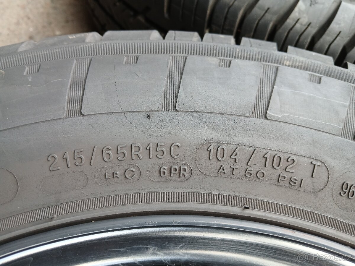 Prodám sadu kol Ford 215/65R15C ZÁTĚŽOVÉ - 3