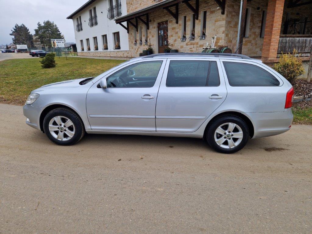 Škoda Octavia 2 1,6 TDI 77 KW, digi klima , vyhř.sed. - 3