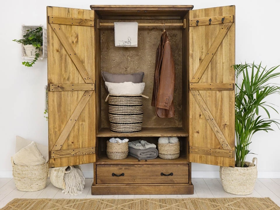 RUSTIKÁLNÍ ŠATNÍ SKŘÍŇ - 3
