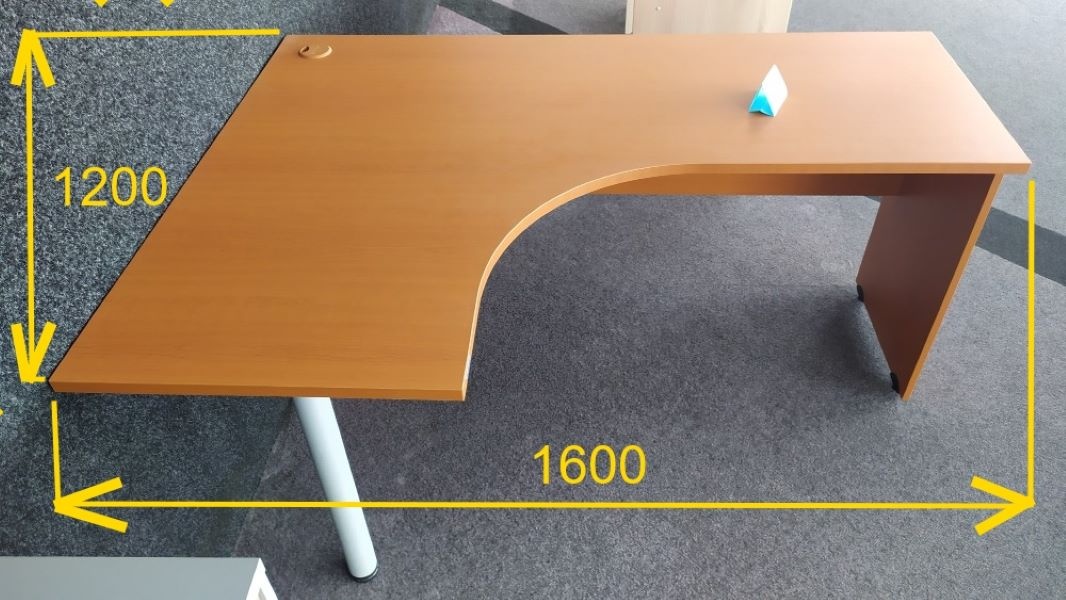 2 ks nových stolů + 1 ks nová komoda - 3