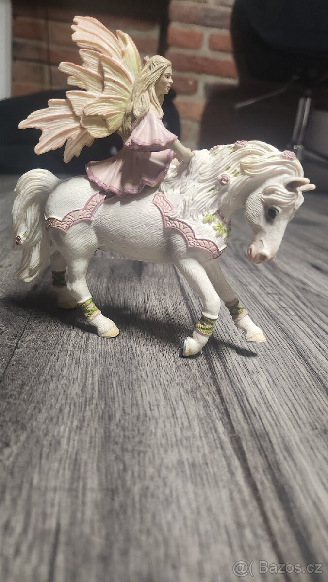 Schleich elfi víla s koněm - 3