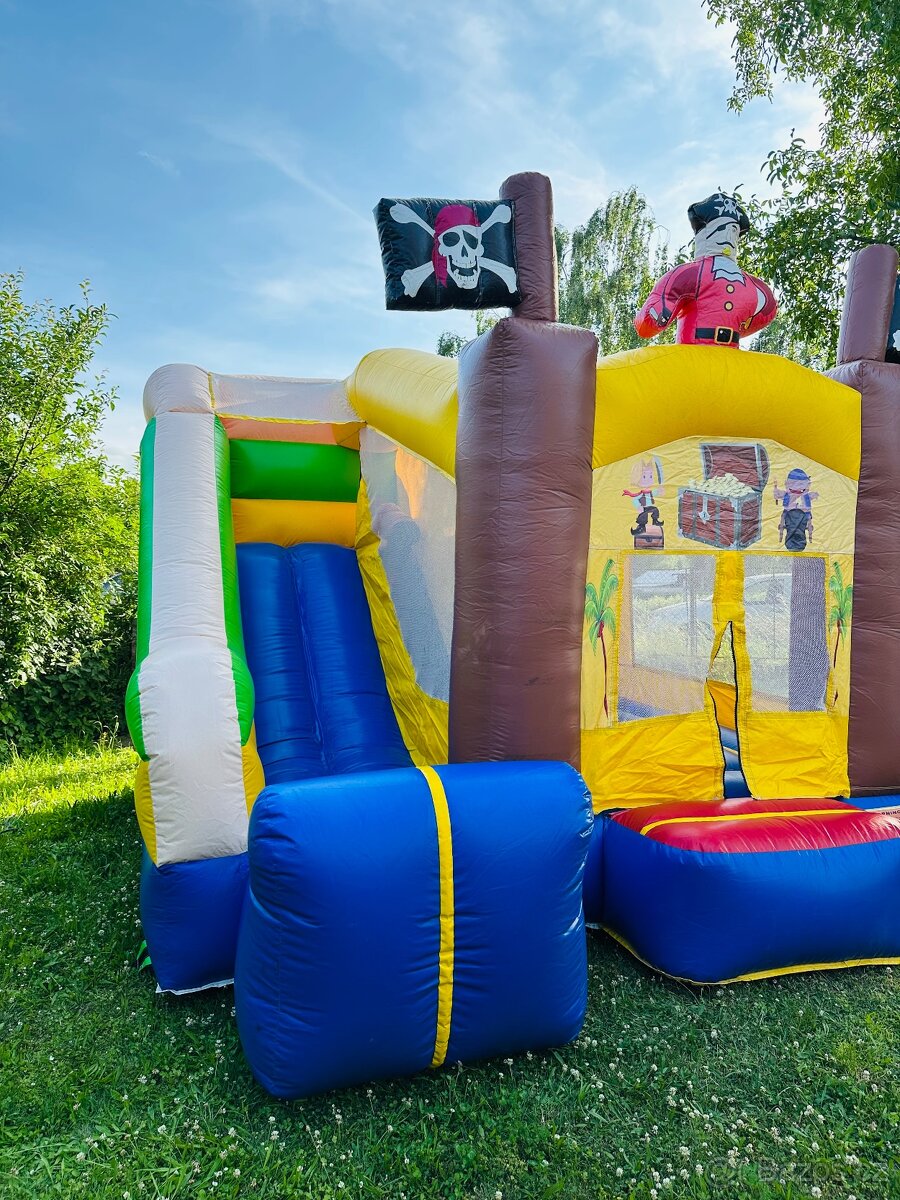 Skákací hrad s klouzačkou - 3